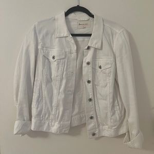 White jean jacket by Vince camuto size Medium